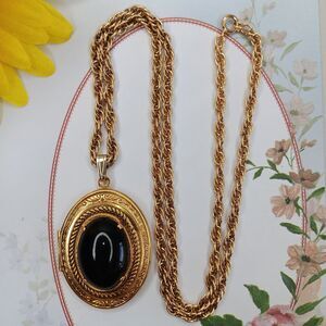 Vintage ORNATE Victorian Style Etched Gold Tone Locket Pendant Necklace 23"